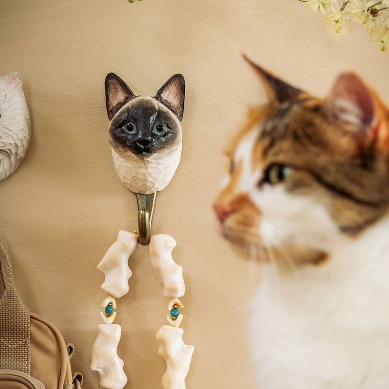 Håndspikket knagg Siameser katt
