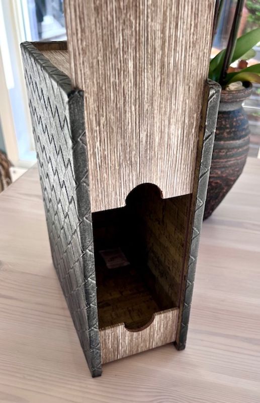 Vinboks/bok i flettet lær
