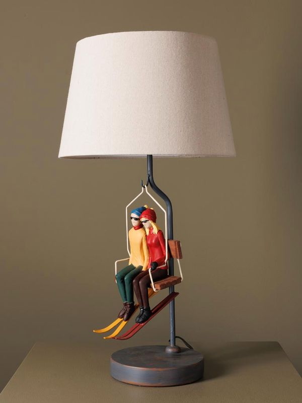 Bordlampe med skiheis. 
